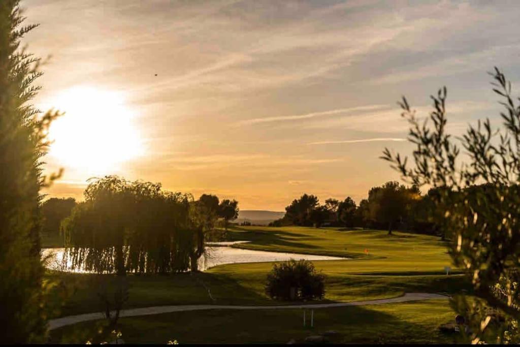 Moment De Detente Sur Le Golf De Pont-Royal Mallemort Εξωτερικό φωτογραφία